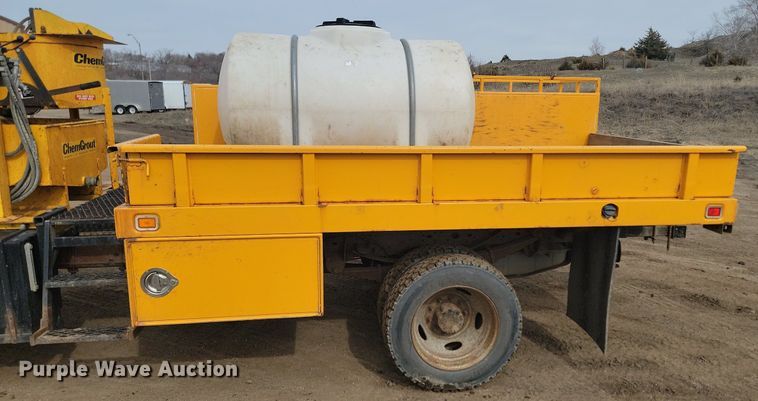 image for item DP3521 2007 Ford  F550 Super Duty XL flatbed truck