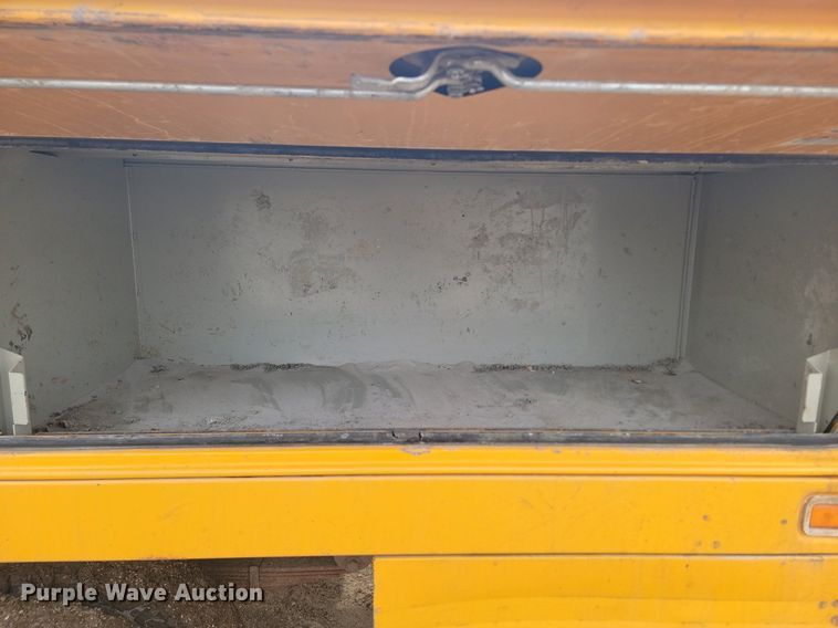 image for item DP3521 2007 Ford  F550 Super Duty XL flatbed truck