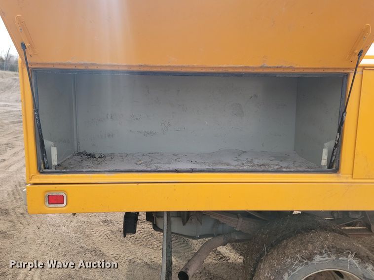 image for item DP3521 2007 Ford  F550 Super Duty XL flatbed truck