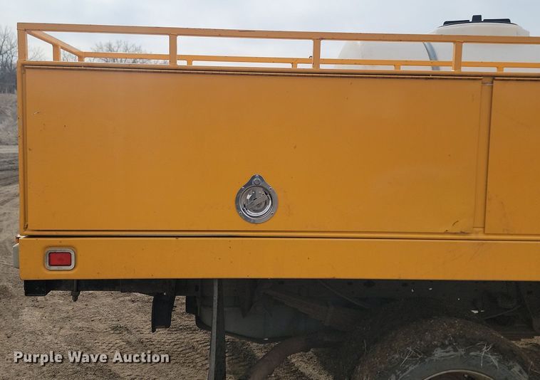 image for item DP3521 2007 Ford  F550 Super Duty XL flatbed truck