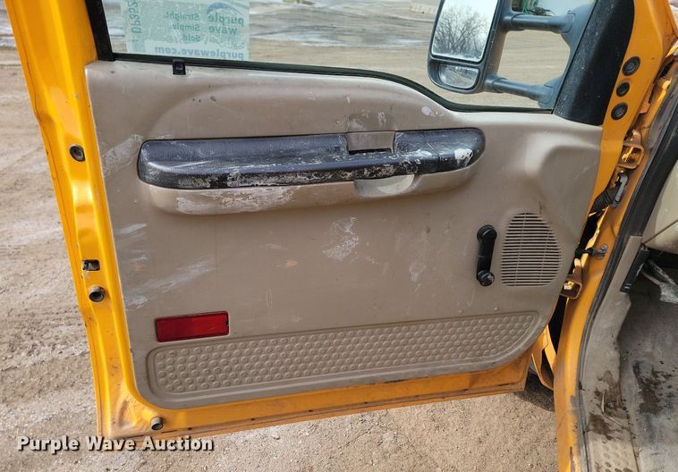 image for item DP3521 2007 Ford  F550 Super Duty XL flatbed truck