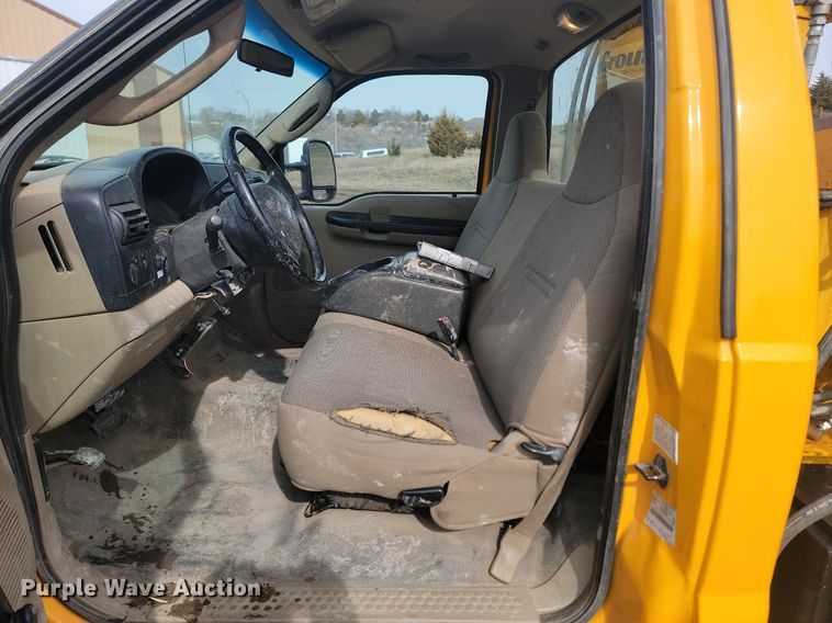 image for item DP3521 2007 Ford  F550 Super Duty XL flatbed truck