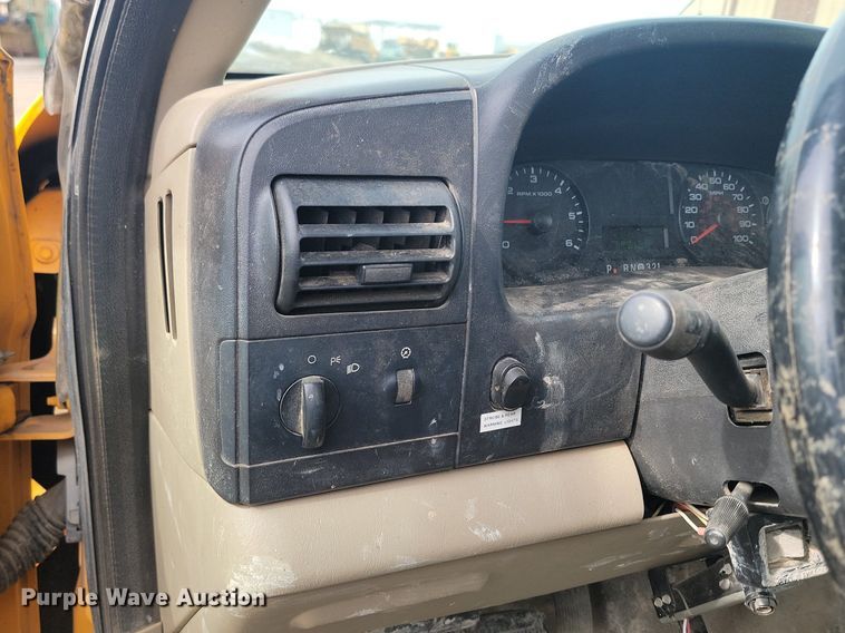 image for item DP3521 2007 Ford  F550 Super Duty XL flatbed truck