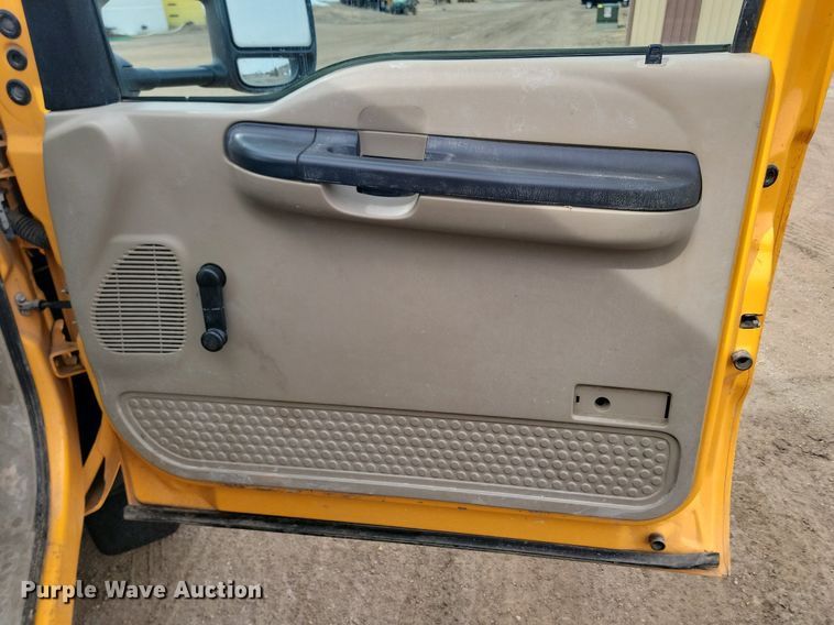 image for item DP3521 2007 Ford  F550 Super Duty XL flatbed truck