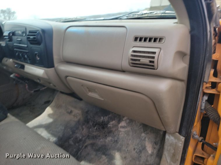 image for item DP3521 2007 Ford  F550 Super Duty XL flatbed truck