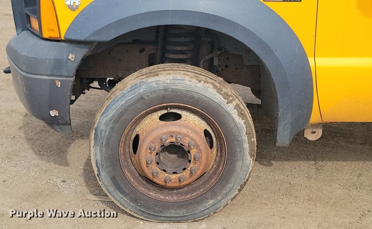 image for item DP3521 2007 Ford  F550 Super Duty XL flatbed truck