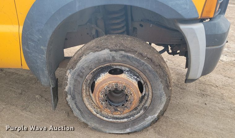 image for item DP3521 2007 Ford  F550 Super Duty XL flatbed truck