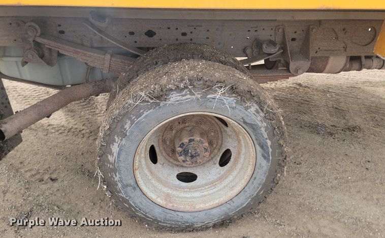 image for item DP3521 2007 Ford  F550 Super Duty XL flatbed truck