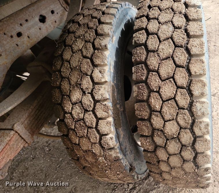 image for item DP3521 2007 Ford  F550 Super Duty XL flatbed truck