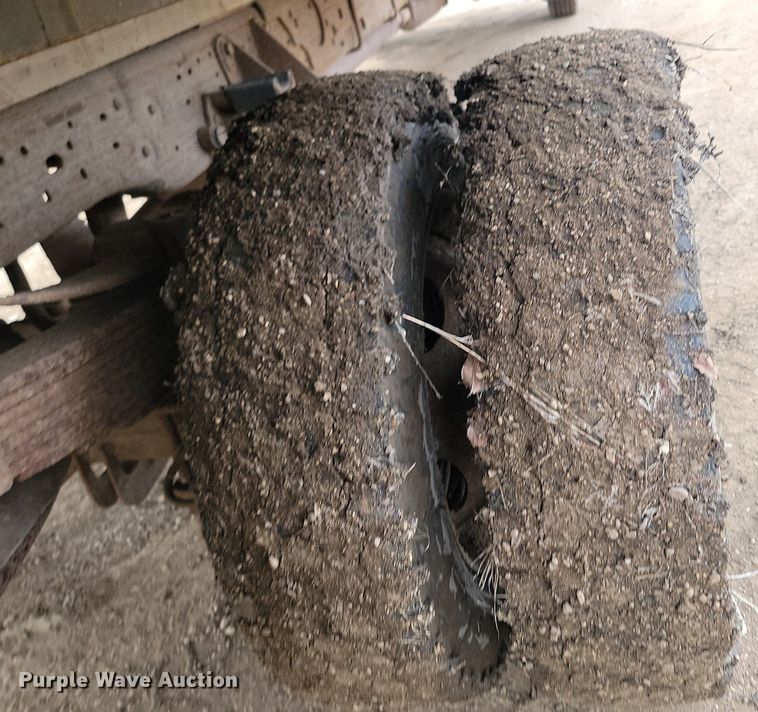 image for item DP3521 2007 Ford  F550 Super Duty XL flatbed truck