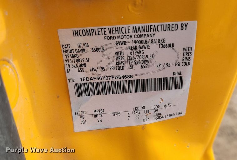 image for item DP3521 2007 Ford  F550 Super Duty XL flatbed truck