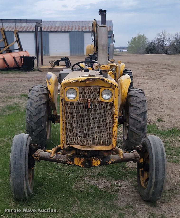 image for item DP3537 1965 International  404 tractor