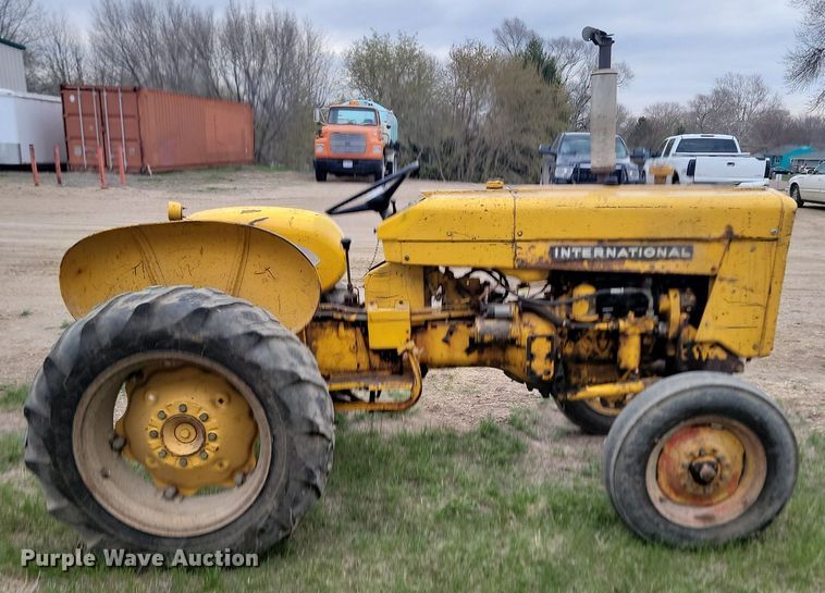 image for item DP3537 1965 International  404 tractor