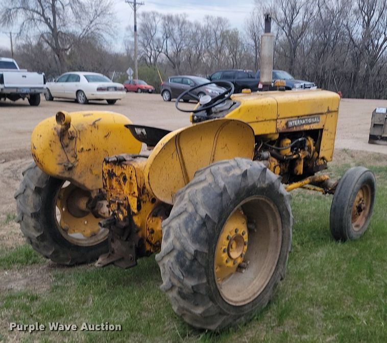 image for item DP3537 1965 International  404 tractor