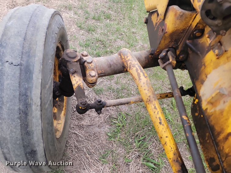 image for item DP3537 1965 International  404 tractor