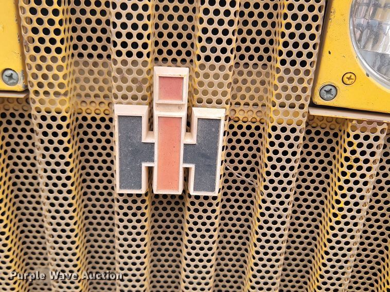 image for item DP3537 1965 International  404 tractor