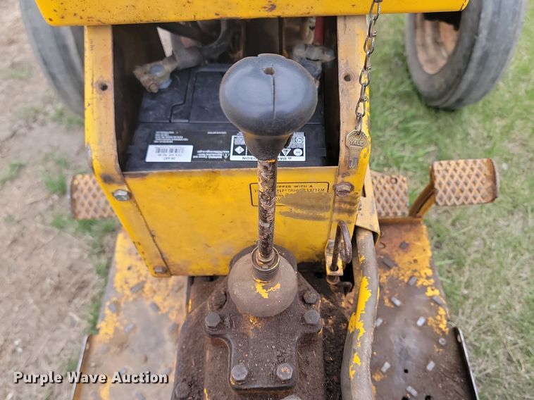 image for item DP3537 1965 International  404 tractor