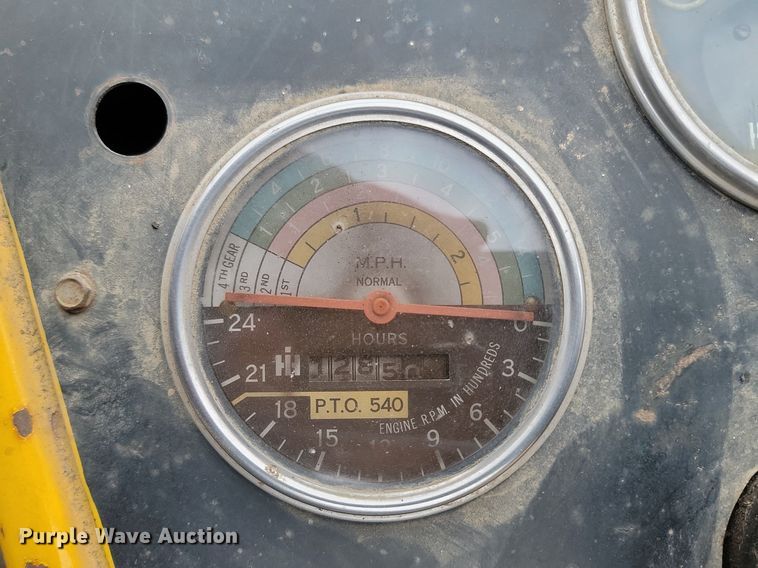 image for item DP3537 1965 International  404 tractor