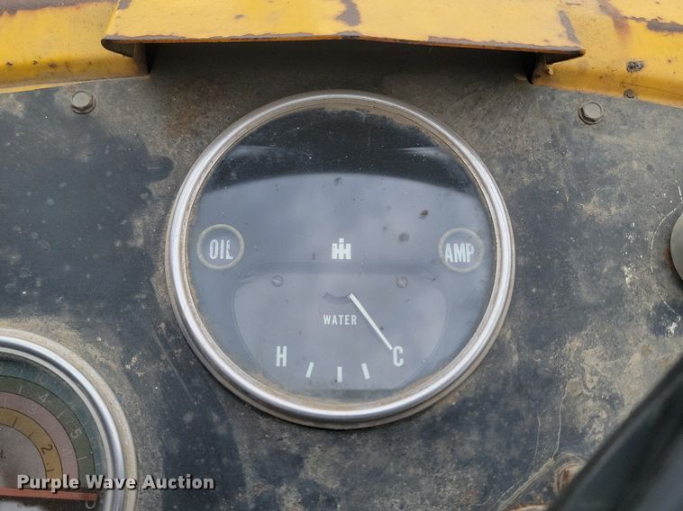 image for item DP3537 1965 International  404 tractor