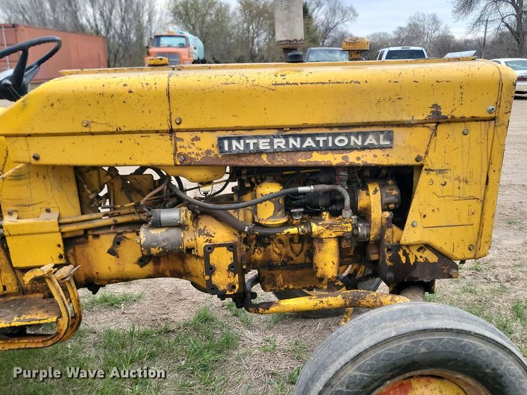 image for item DP3537 1965 International  404 tractor