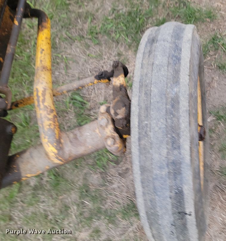 image for item DP3537 1965 International  404 tractor