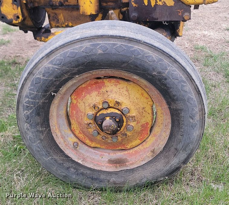 image for item DP3537 1965 International  404 tractor