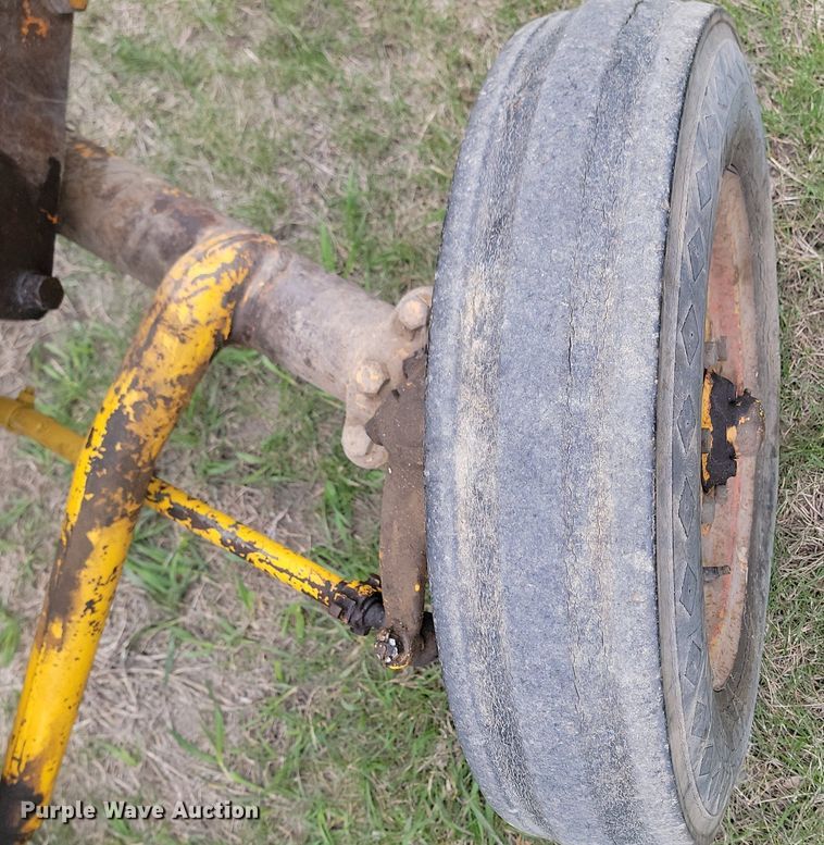 image for item DP3537 1965 International  404 tractor