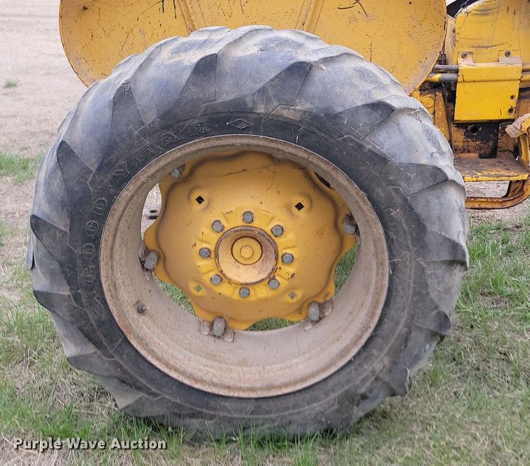 image for item DP3537 1965 International  404 tractor