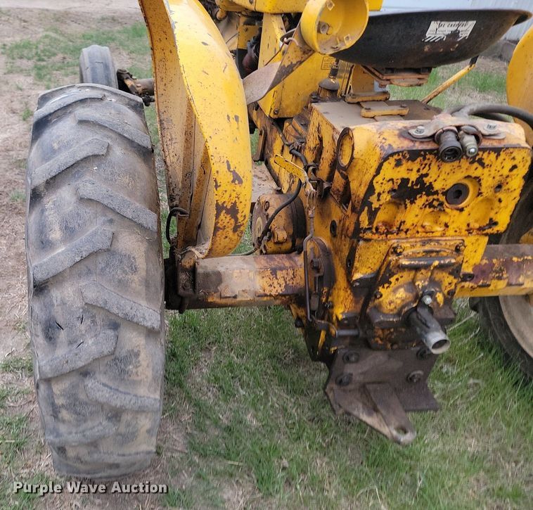 image for item DP3537 1965 International  404 tractor