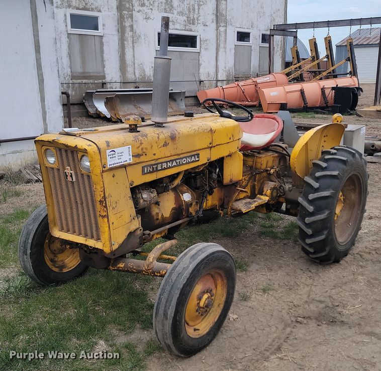 image for item DP3539 1965 International  404 tractor