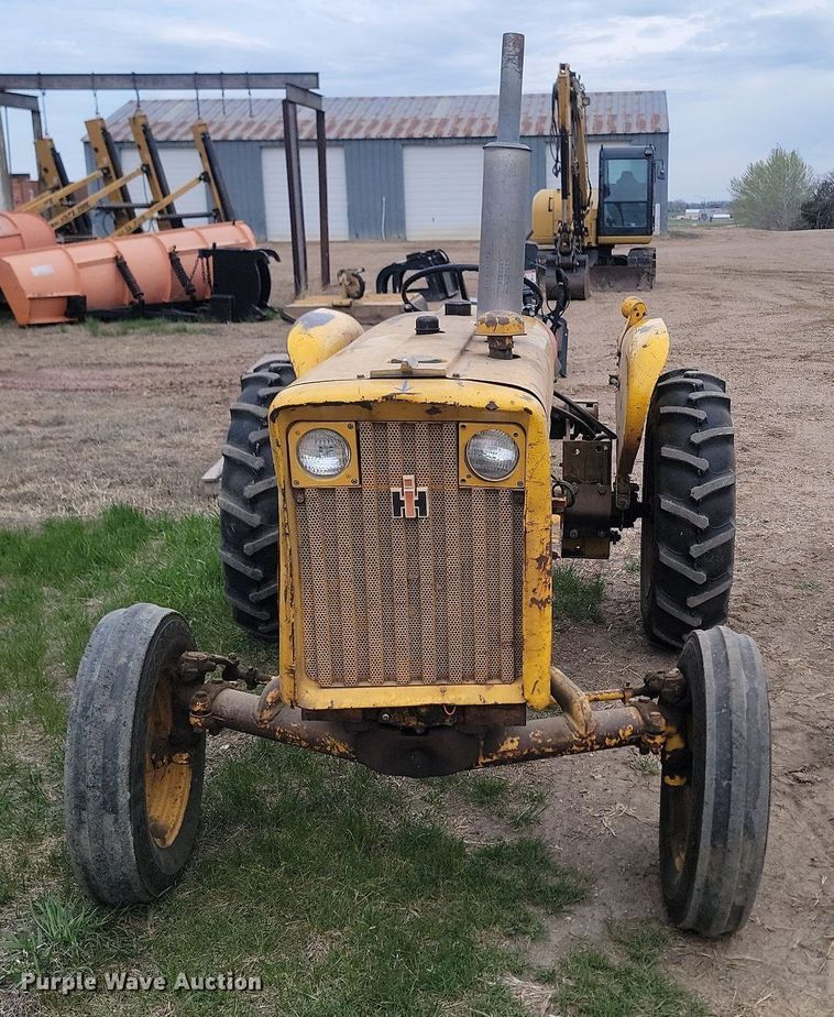 image for item DP3539 1965 International  404 tractor