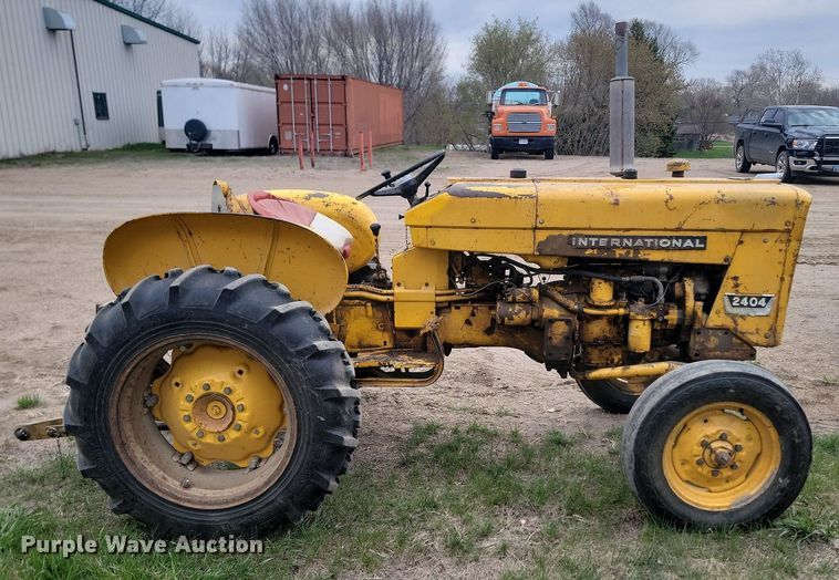 image for item DP3539 1965 International  404 tractor