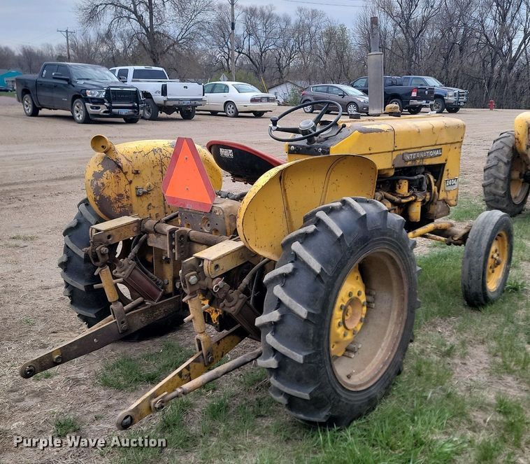 image for item DP3539 1965 International  404 tractor