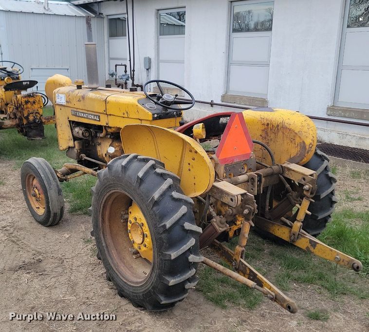 image for item DP3539 1965 International  404 tractor