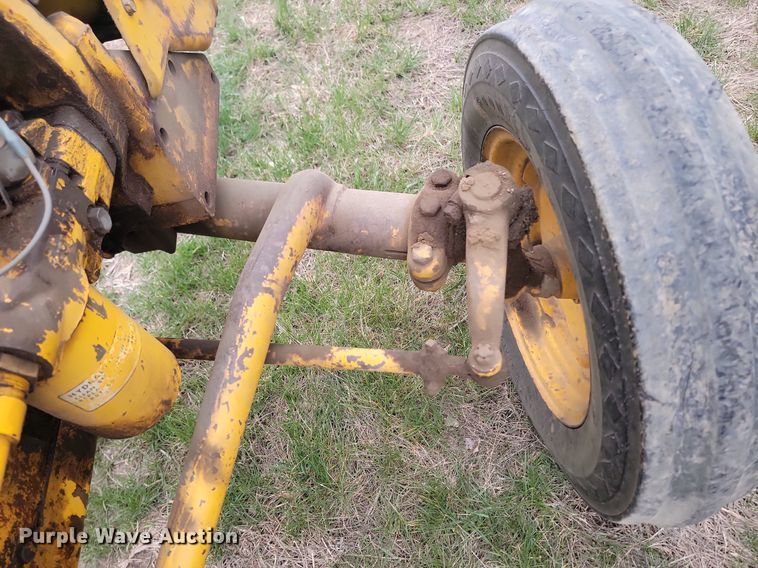 image for item DP3539 1965 International  404 tractor