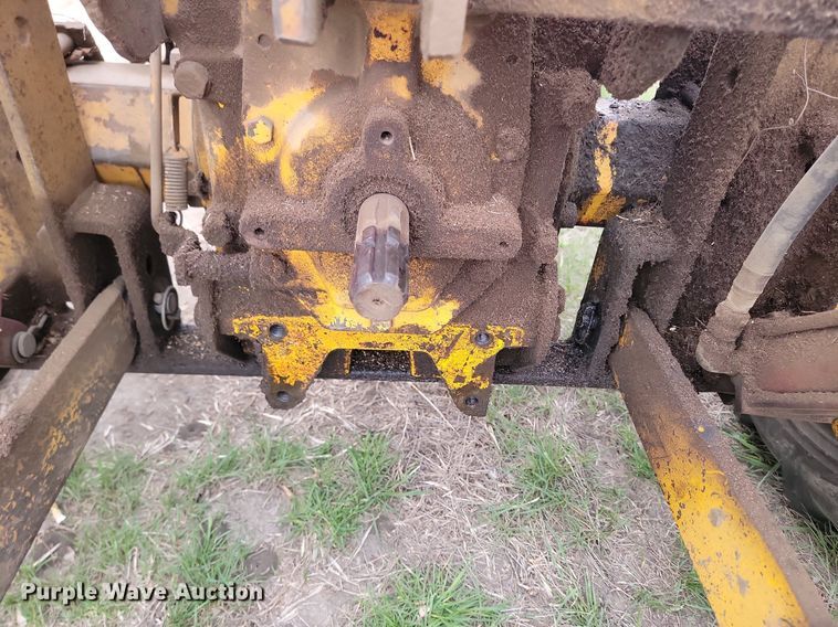 image for item DP3539 1965 International  404 tractor