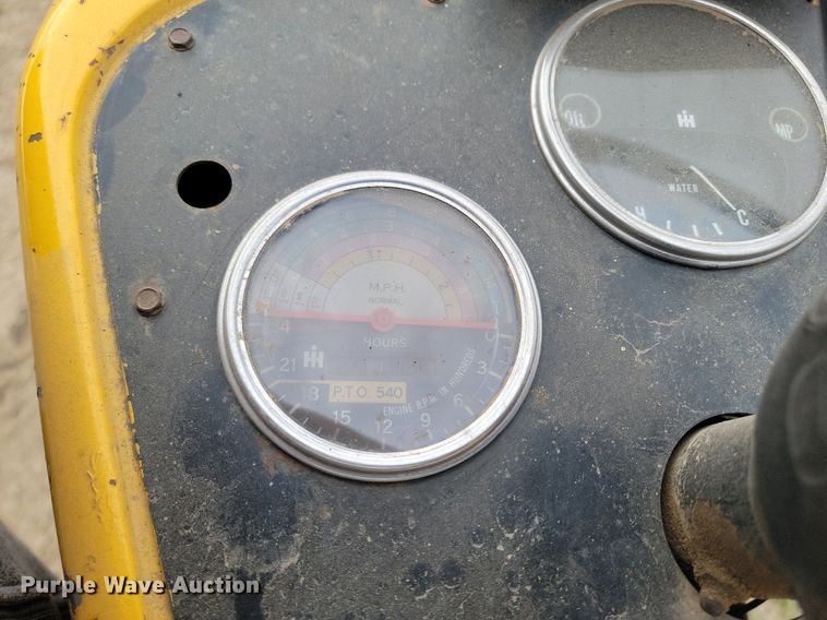 image for item DP3539 1965 International  404 tractor