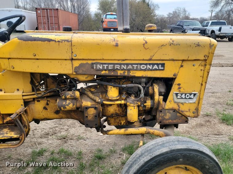 image for item DP3539 1965 International  404 tractor