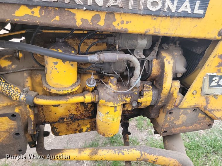 image for item DP3539 1965 International  404 tractor