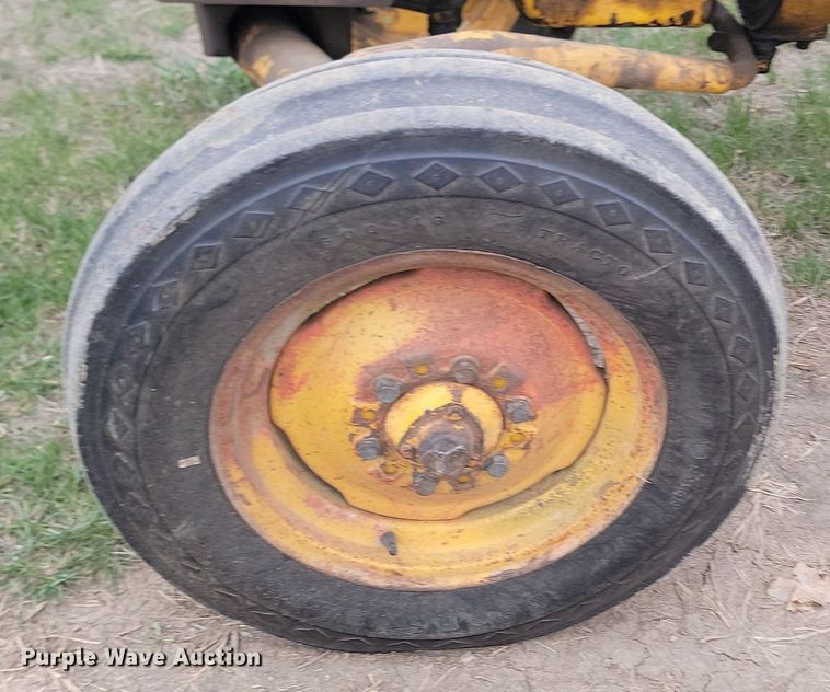 image for item DP3539 1965 International  404 tractor