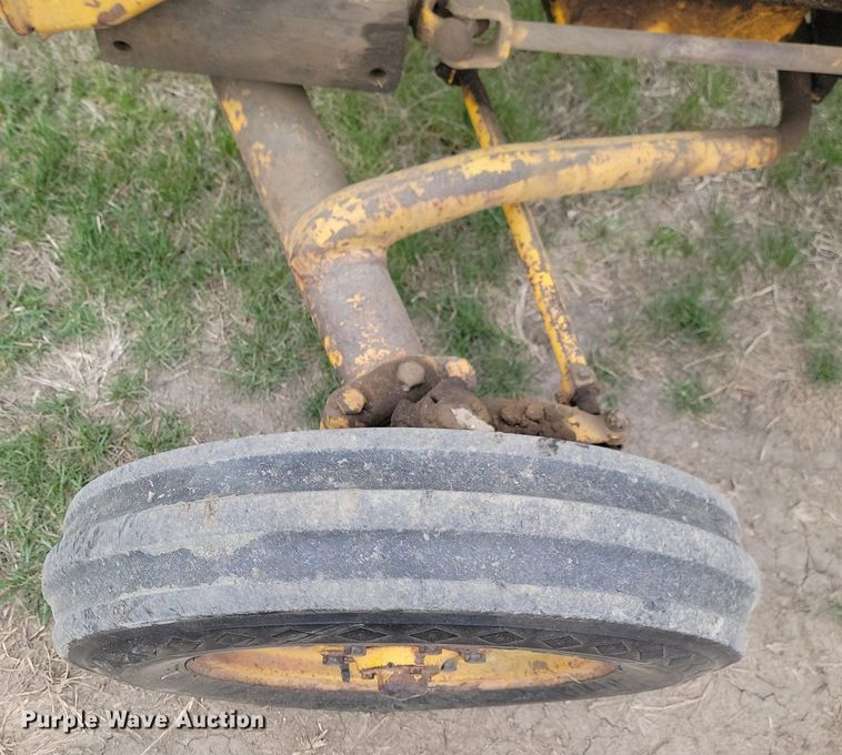 image for item DP3539 1965 International  404 tractor