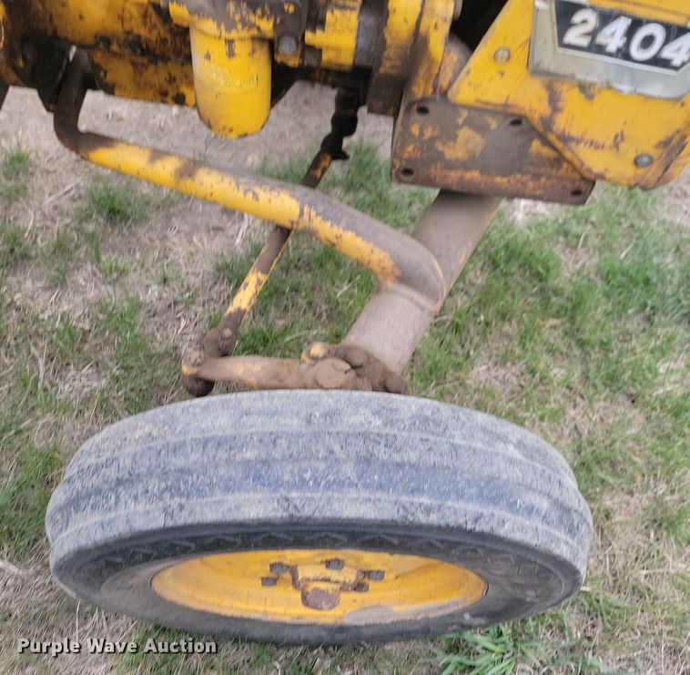 image for item DP3539 1965 International  404 tractor