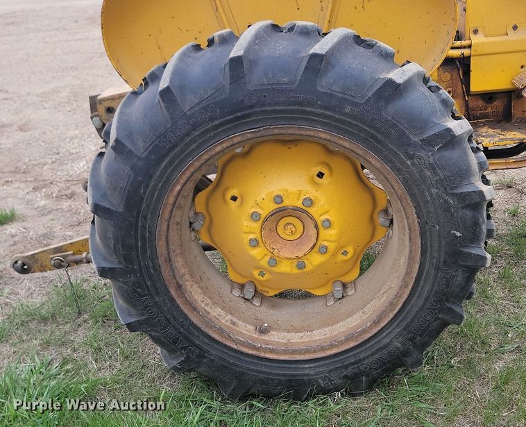 image for item DP3539 1965 International  404 tractor