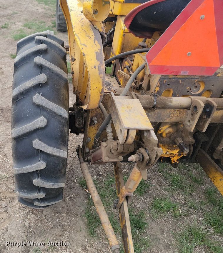 image for item DP3539 1965 International  404 tractor