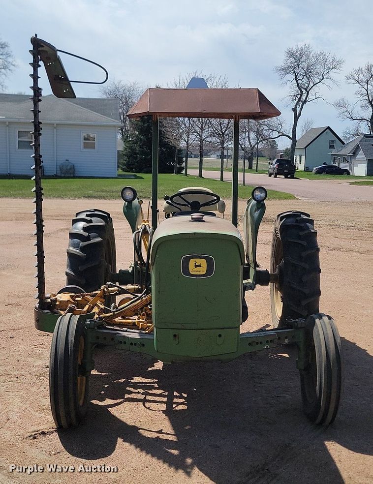 image for item DP3542 1972 John Deere 1020 tractor