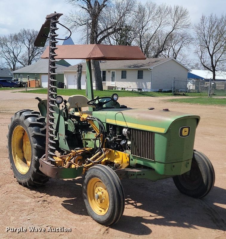 image for item DP3542 1972 John Deere 1020 tractor