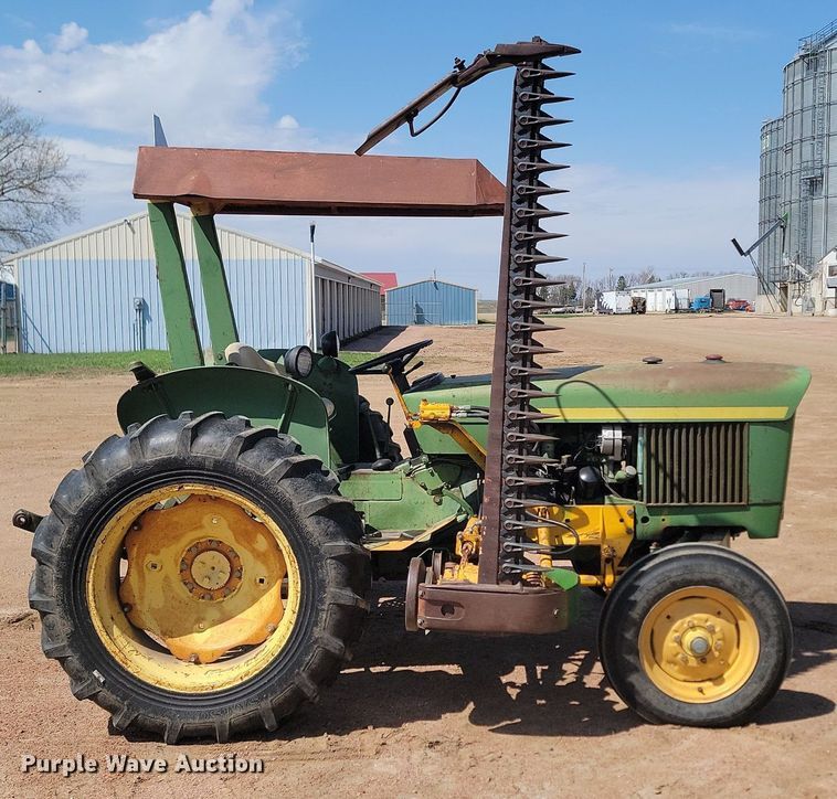 image for item DP3542 1972 John Deere 1020 tractor