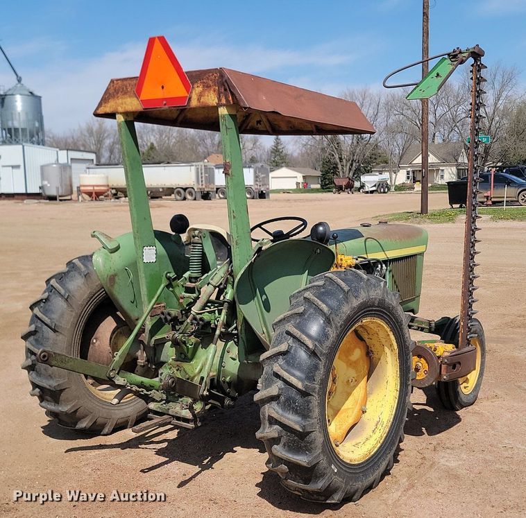 image for item DP3542 1972 John Deere 1020 tractor
