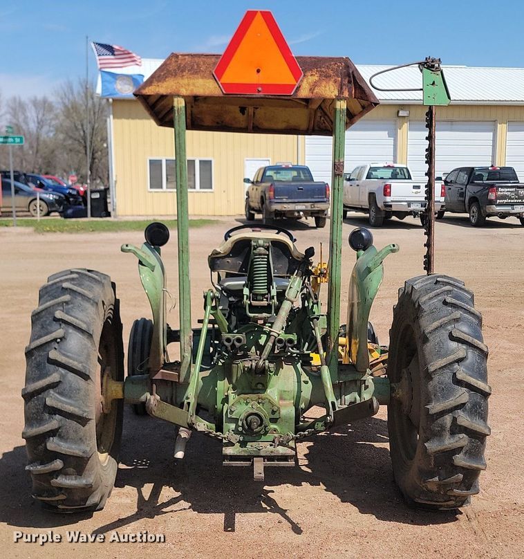image for item DP3542 1972 John Deere 1020 tractor