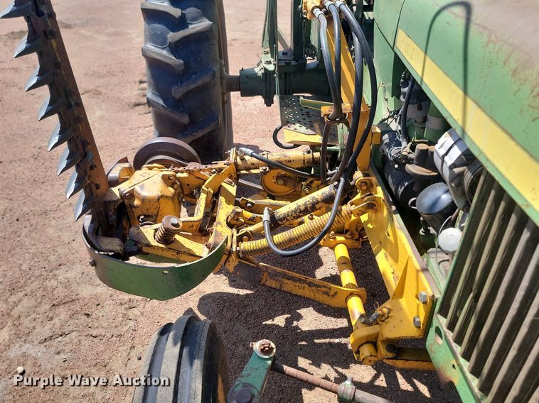 image for item DP3542 1972 John Deere 1020 tractor